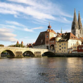 Regensburg mit Hund: Regeln, Hundeschulen & Alltag Regensburg: Stadtansicht im Hunde-Almanach
