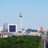 Berlin mit Hund: Regeln, Hundeschulen & Alltag Berlin: Stadtansicht im Hunde-Almanach
