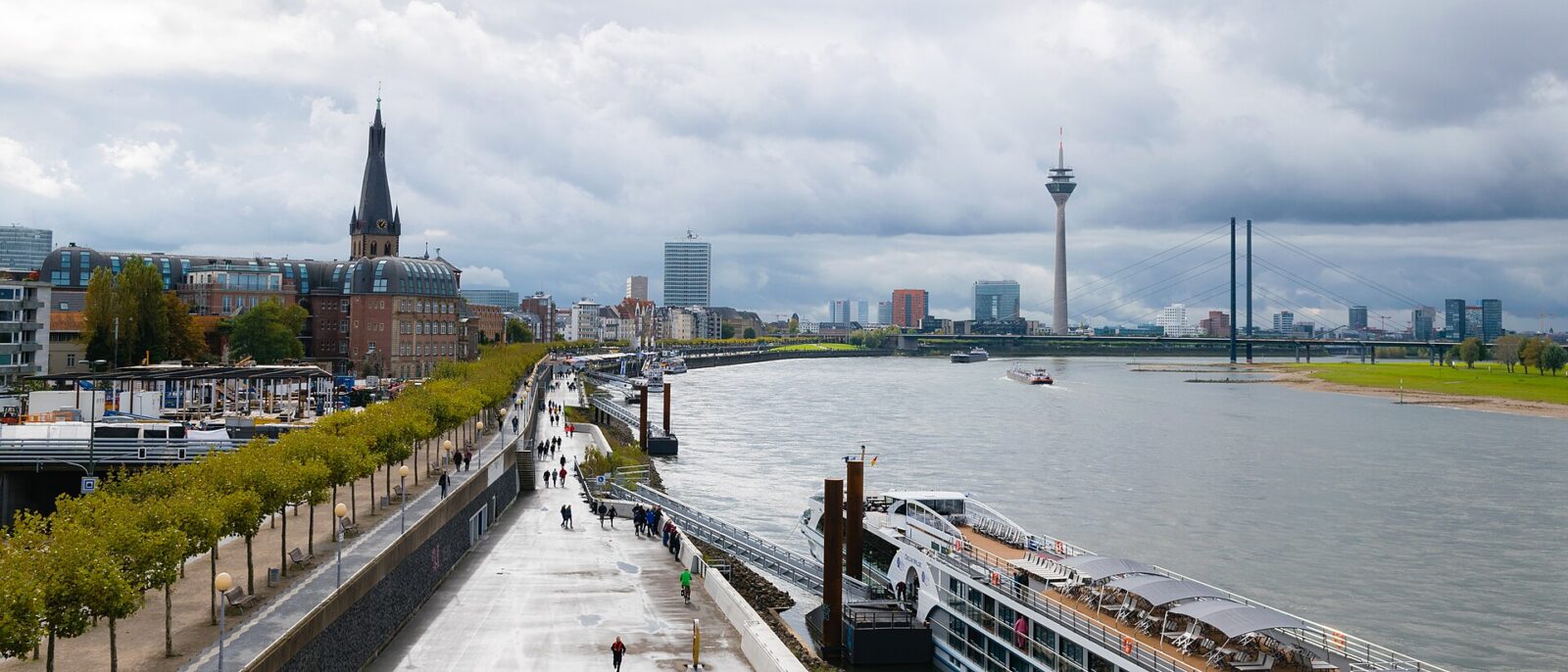 Düsseldorf: Stadtansicht im Hunde-Almanach
