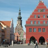 Greifswald mit Hund: Regeln, Hundeschulen & Alltag Greifswald: Stadtansicht im Hunde-Almanach