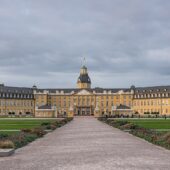 Karlsruhe: Stadtansicht im Hunde-Almanach