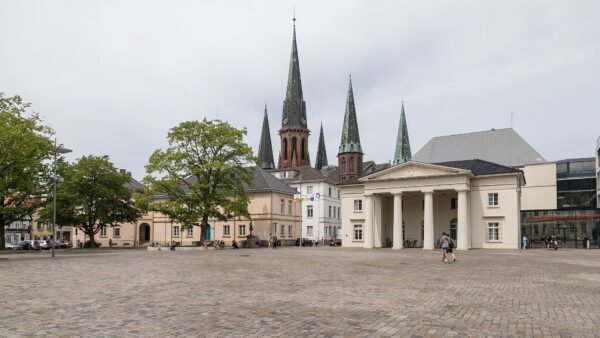 Oldenburg mit Hund: Regeln, Hundeschulen & Alltag Oldenburg: Stadtansicht im Hunde-Almanach