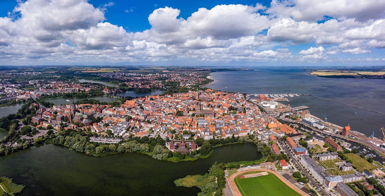 Stralsund: Stadtansicht im Hunde-Almanach