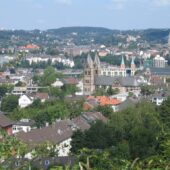 Wuppertal mit Hund: Regeln, Hundeschulen & Alltag Wuppertal: Stadtansicht im Hunde-Almanach